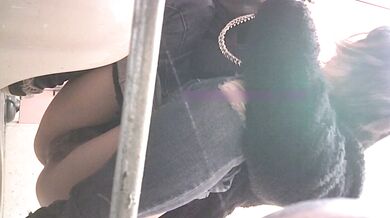 商场女厕全景偷拍多位漂亮小姐姐嘘嘘❤️各种美鲍鱼完美呈现 (4)