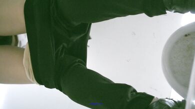 大学女厕全景偷拍多位漂亮的小姐姐嘘嘘❤️各种各样的美鲍鱼完美呈现2 (11)